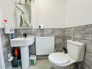 G/F WC- click for photo gallery